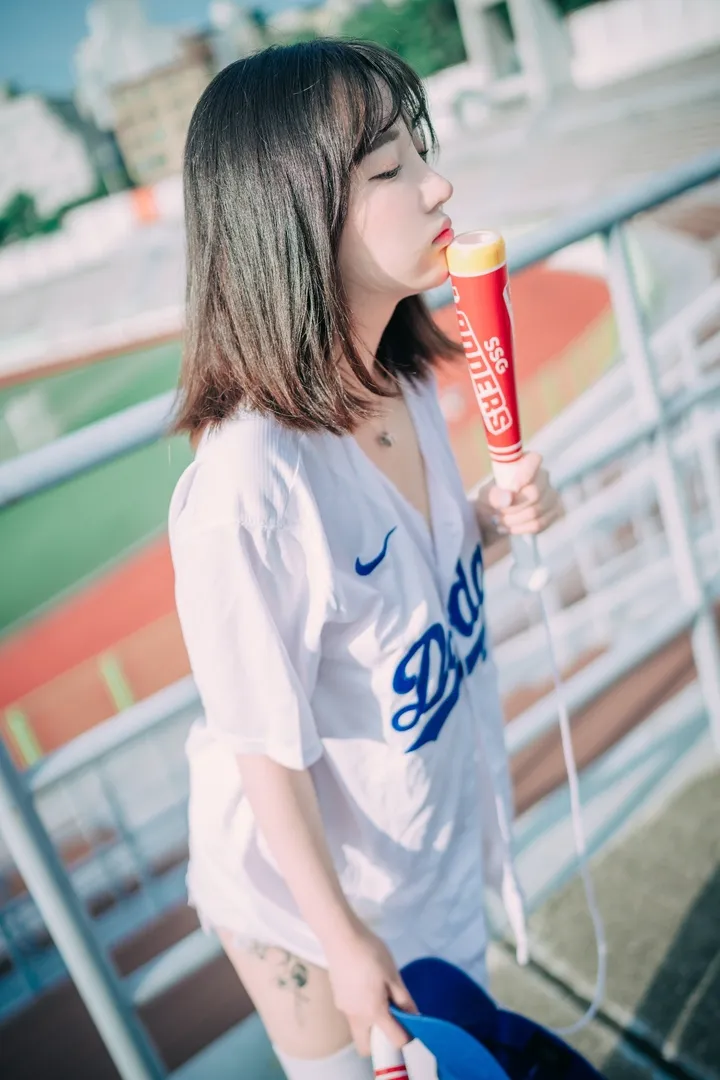 Son Ye-Eun Cheer Up in the Summer